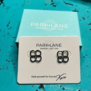 🌻 Park Lane Clover Earrings